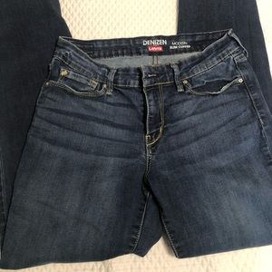 Levi denim cropped jean size 8